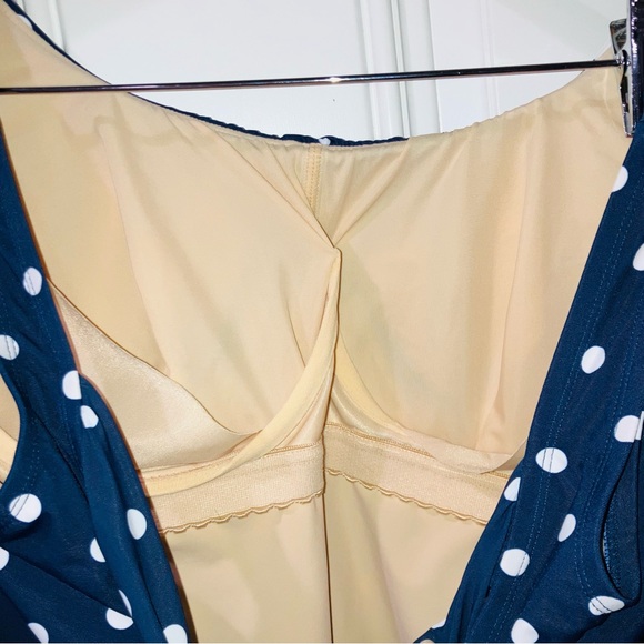 LANDS' END Blue Polka Dot Slimming One-Piece Swimsuit Size 18W Modest Feminine - Picture 8 of 9